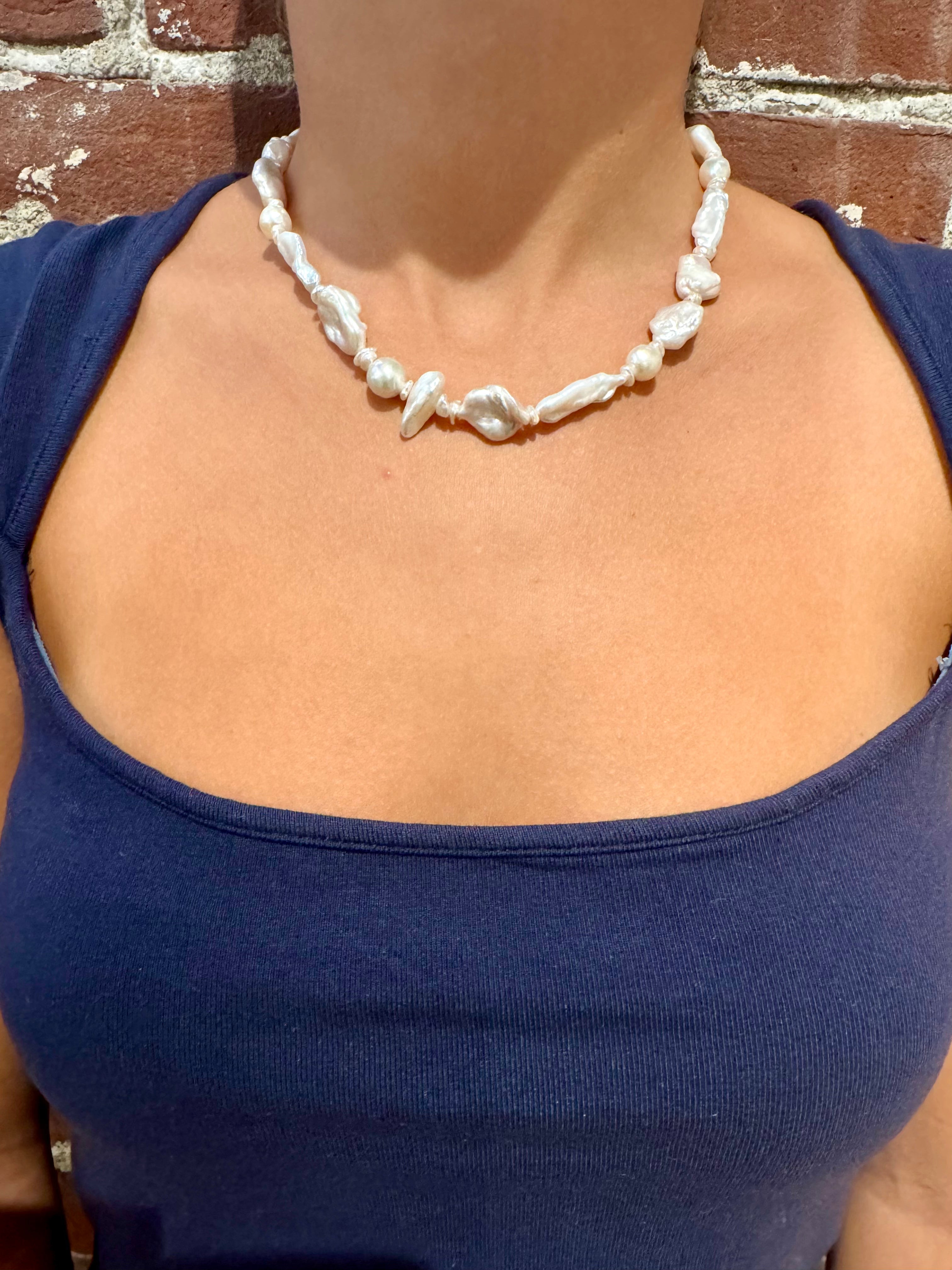 White mixed pearl choker