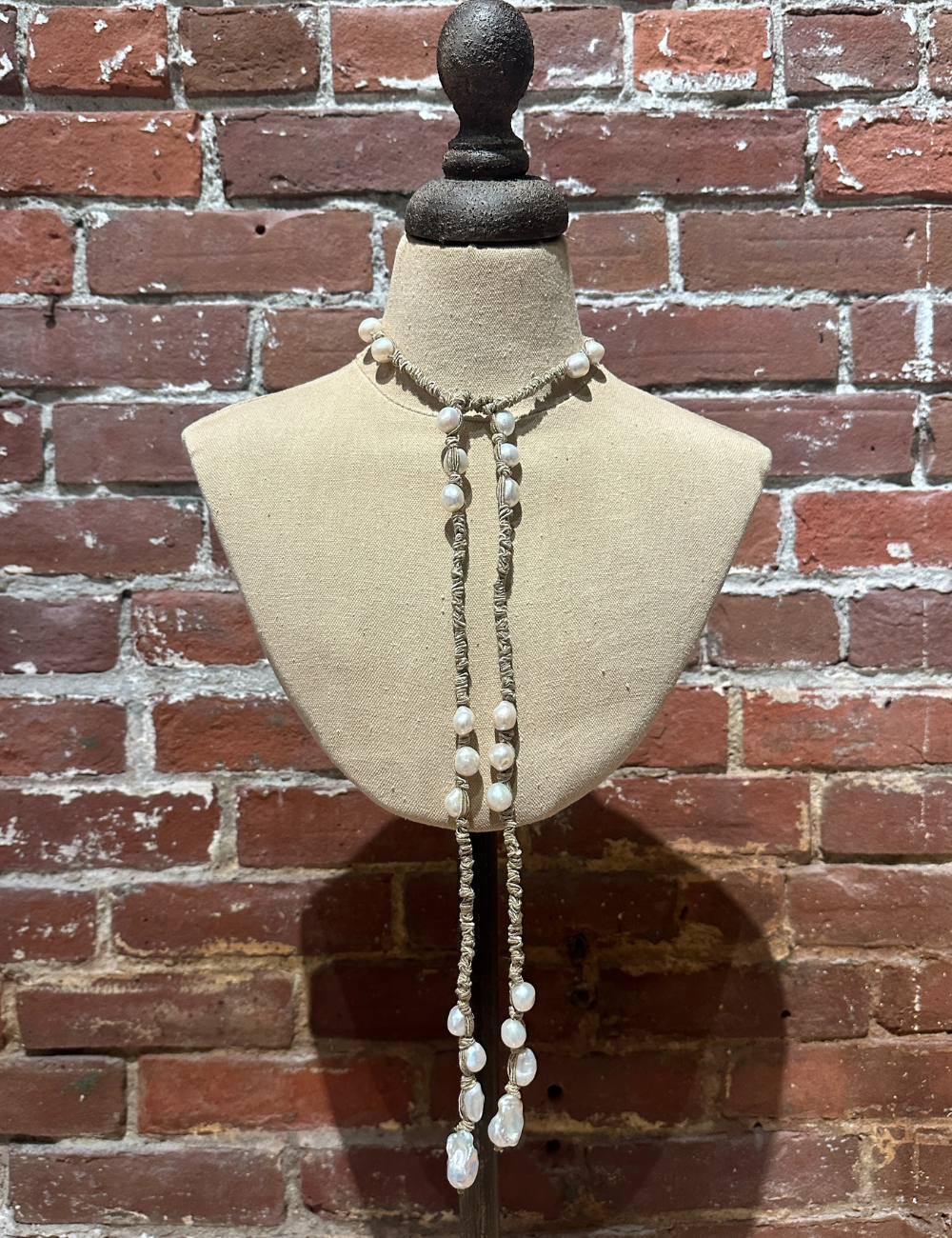 Mola gold  pearl lariat